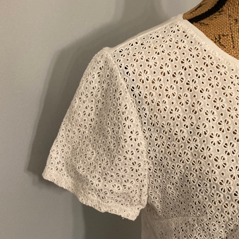 Ann Taylor LOFT White Eyelet Short Sleeve Tee Women Size M - Picture 2 of 11